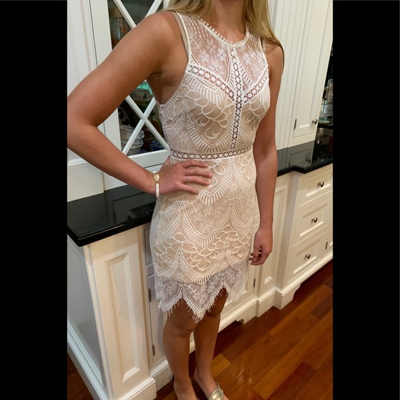 ~Stunning ~White Lace Dress! ~Size Small 2-4~ - Picture 7 of 9